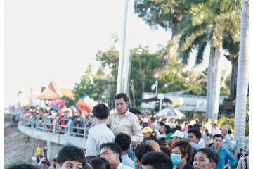 Crowds at the Phnom Penh Water Festival 2016
